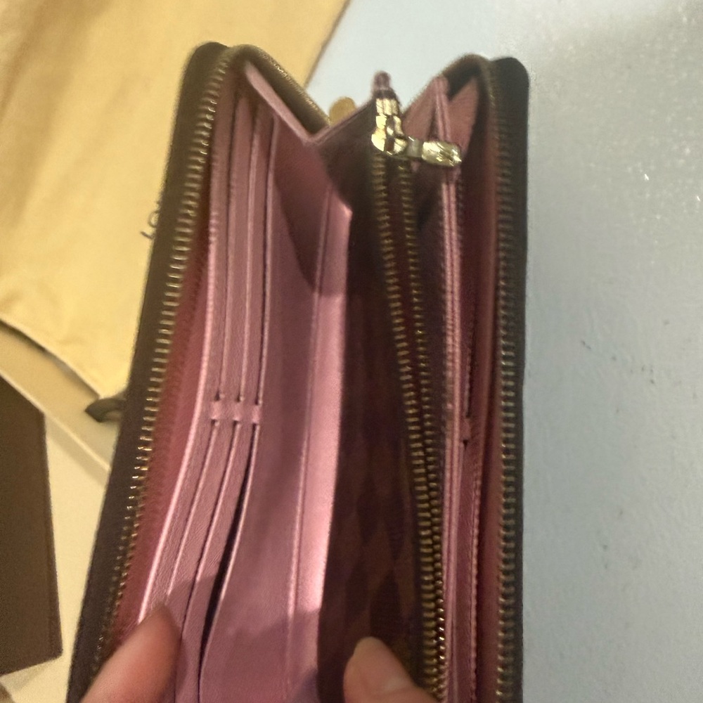 Authentic Louis Vuitton Zippy Wallet Studded Damier - Picture 6 of 8